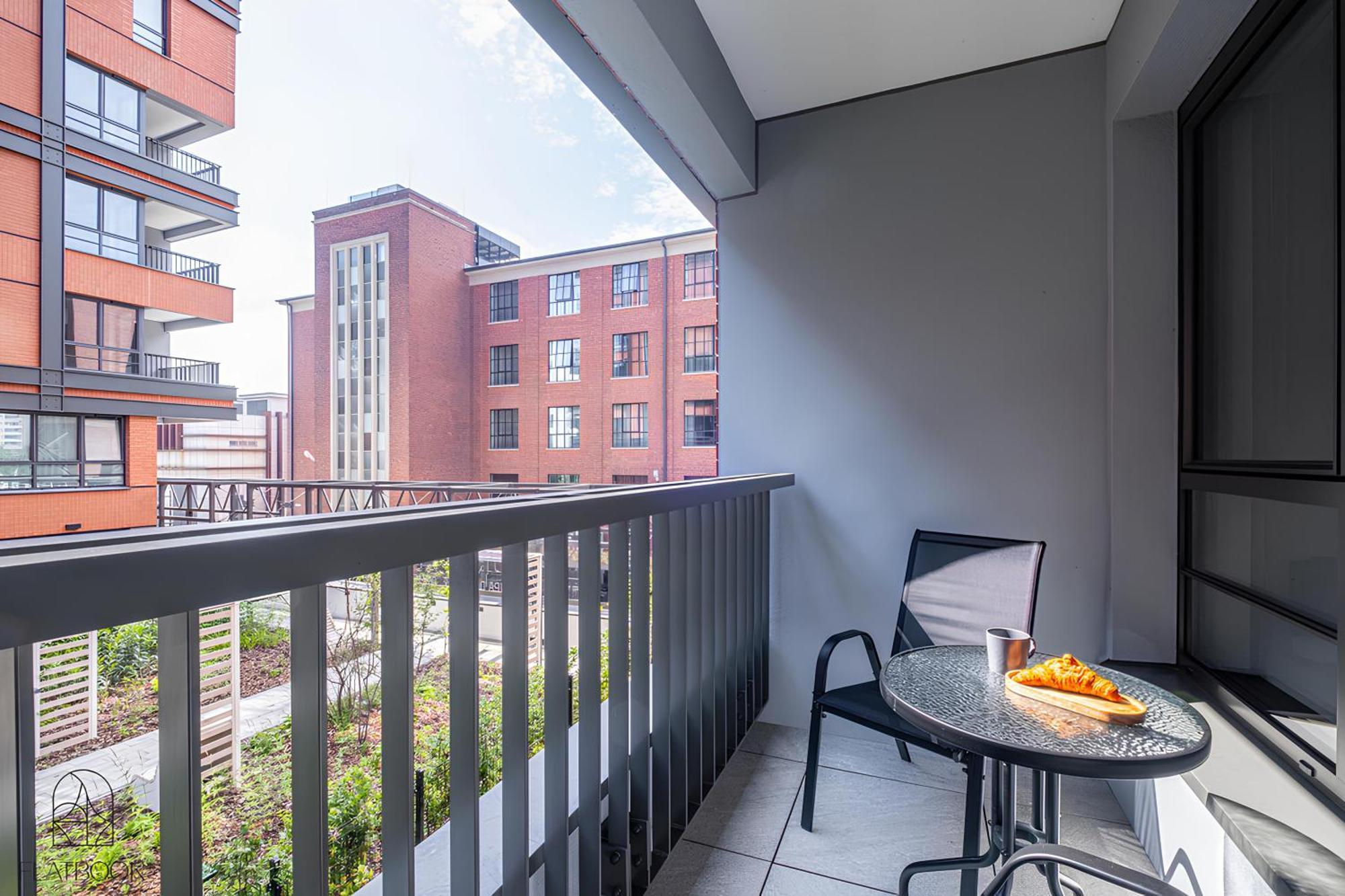 Flatbook - City Center Apartments Doki Living Гданьск Экстерьер фото