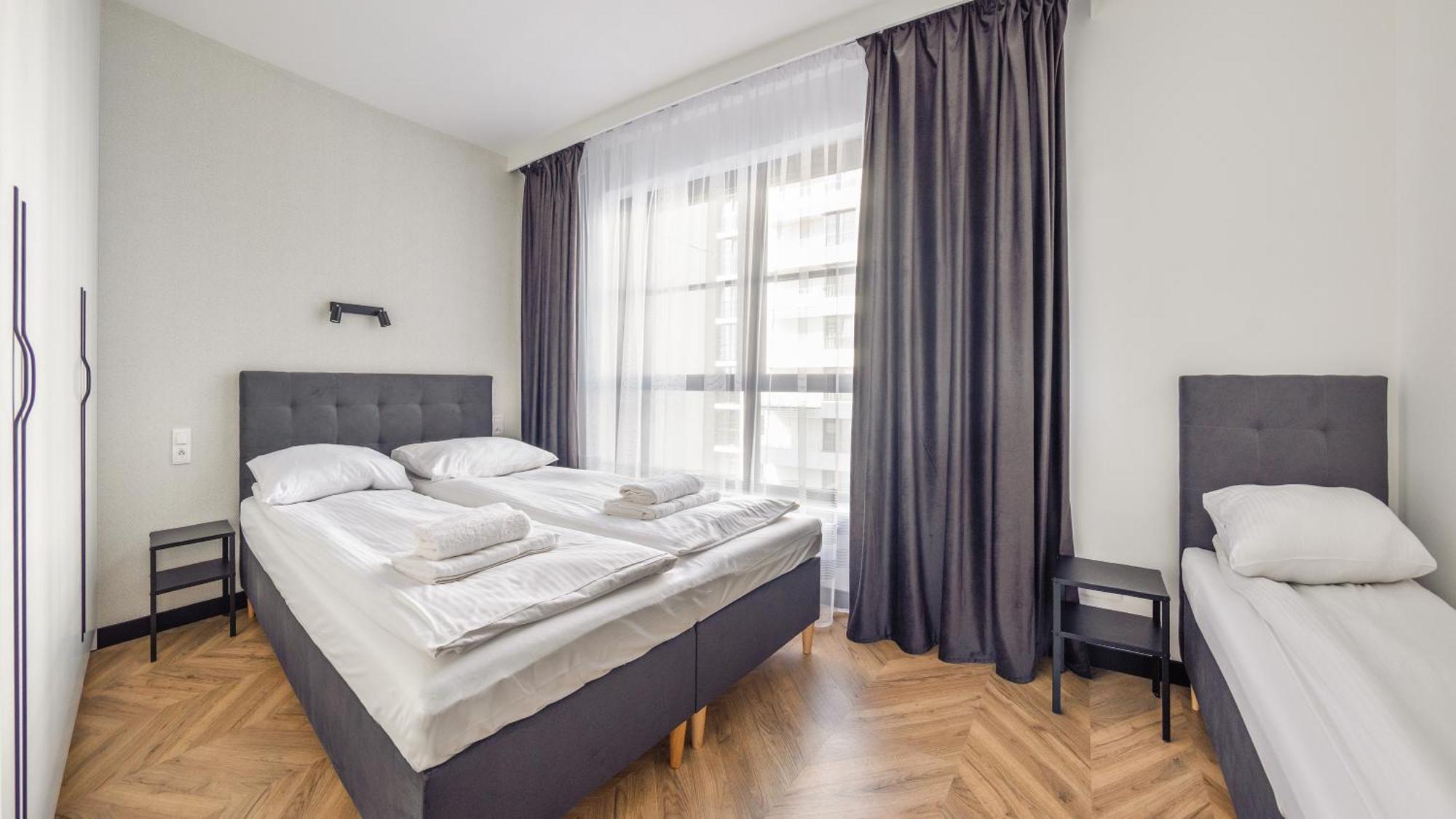 Flatbook - City Center Apartments Doki Living Гданьск Экстерьер фото
