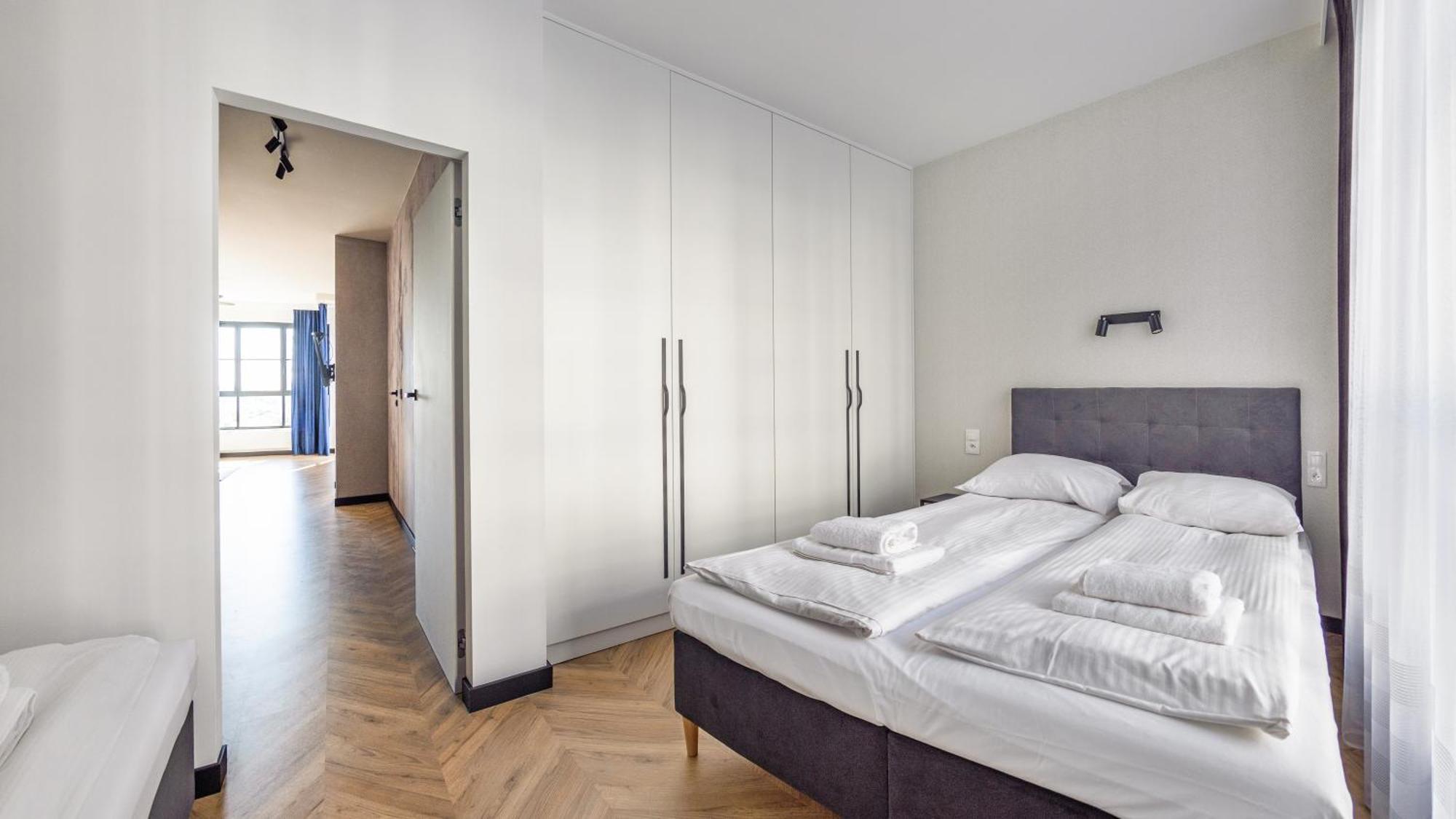 Flatbook - City Center Apartments Doki Living Гданьск Экстерьер фото